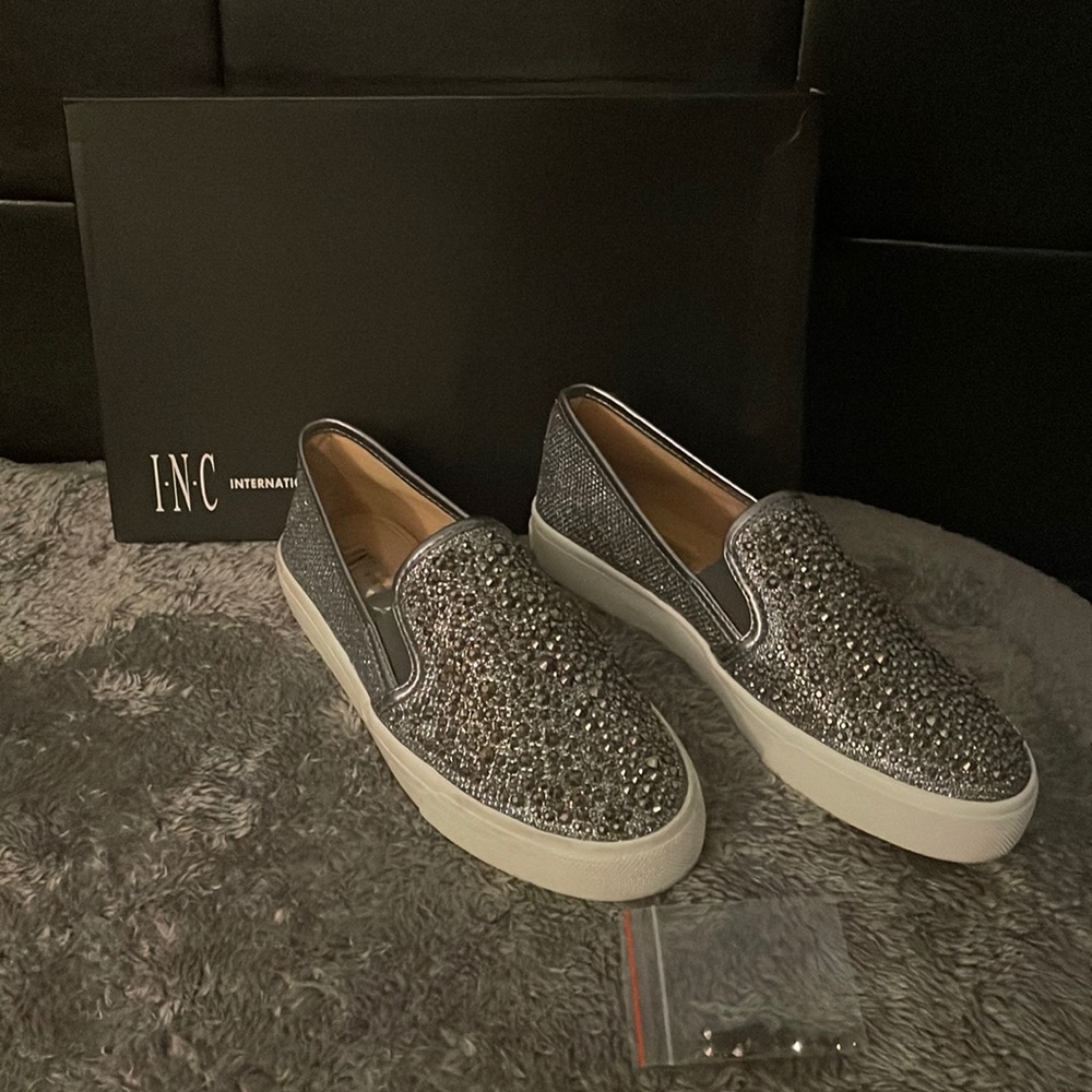 INC International Concepts Womens Size 7.5M Sammee17F Pewter Slip On Sneakers